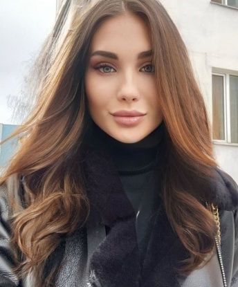 💋 У меня мягкий, креативный и опытный подход к удовлетворению твоих желаний. Я проживаю в Москве, Москва, и готова порадовать тебя своими услугами. 💫 Мое мастерство в особенности оценили мои довольные клиенты, которые обожают мое нежное общение, страстные ласки и безграничную фантазию. Я внимательно слушаю и понимаю твои потребности, чтобы каждая встреча была уникальной и незабываемой. 🌹 Чтобы убедиться в этом, загляни в мою галерею фото, там ты найдешь много соблазнительных снимков. Я с нетерпением жду нашей встречи, чтобы создать вместе незабываемые моменты удовольствия. ✨ Светлана